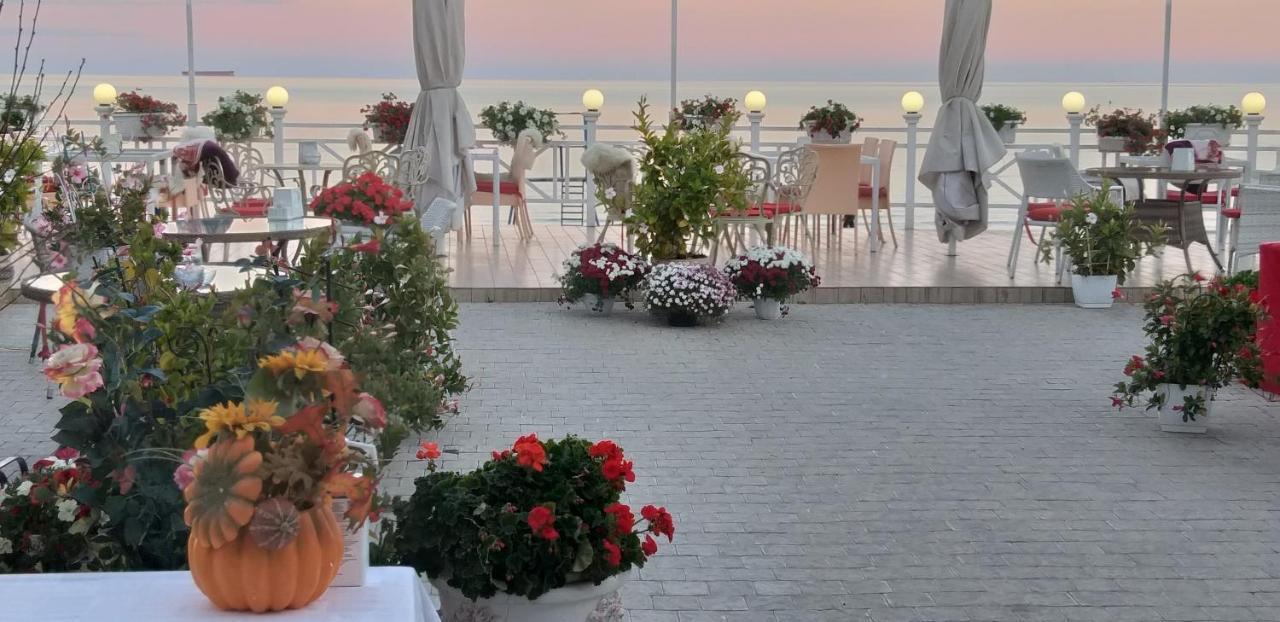 Hotel Shalanda à Odessa Extérieur photo